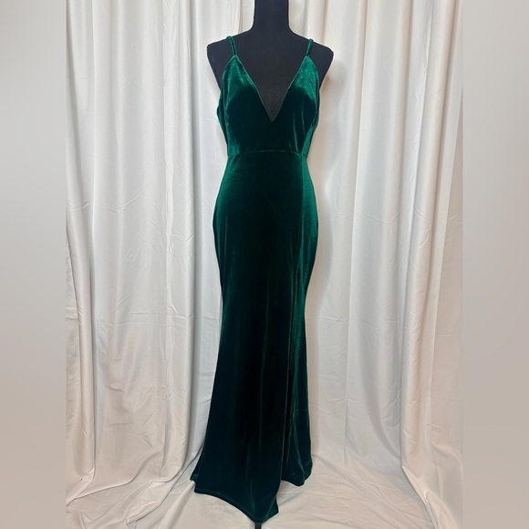 Elegant Green Velvet Maxi Dress - Picture 1 of 2